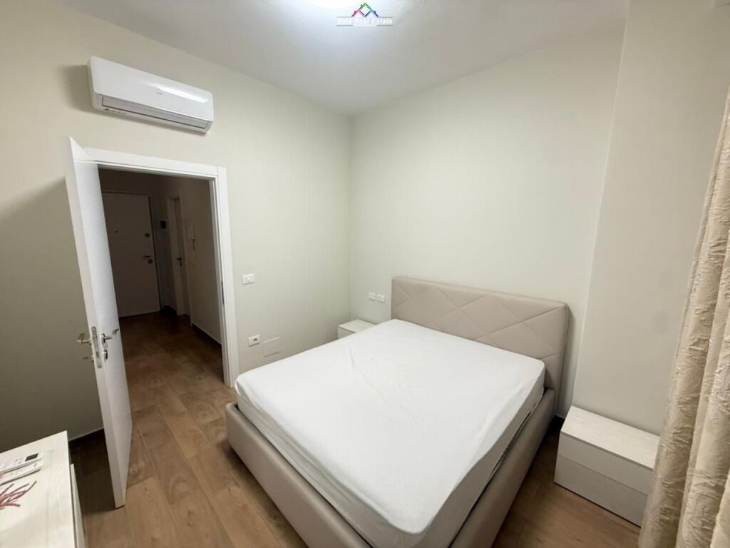 Apartament me qera 1+1+post parkimi prane Shkolles se Kuqe (ID B2101115) Tirane