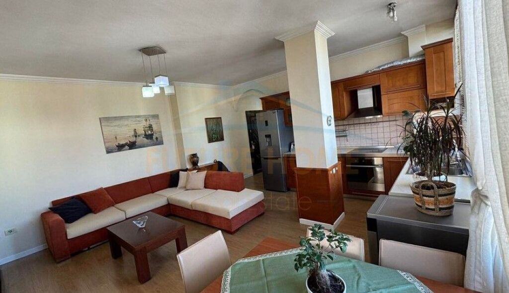 Jepet Me Qera , Apartament 2+1 , MOZAIKU , 21 Dhjetori , Tirane .