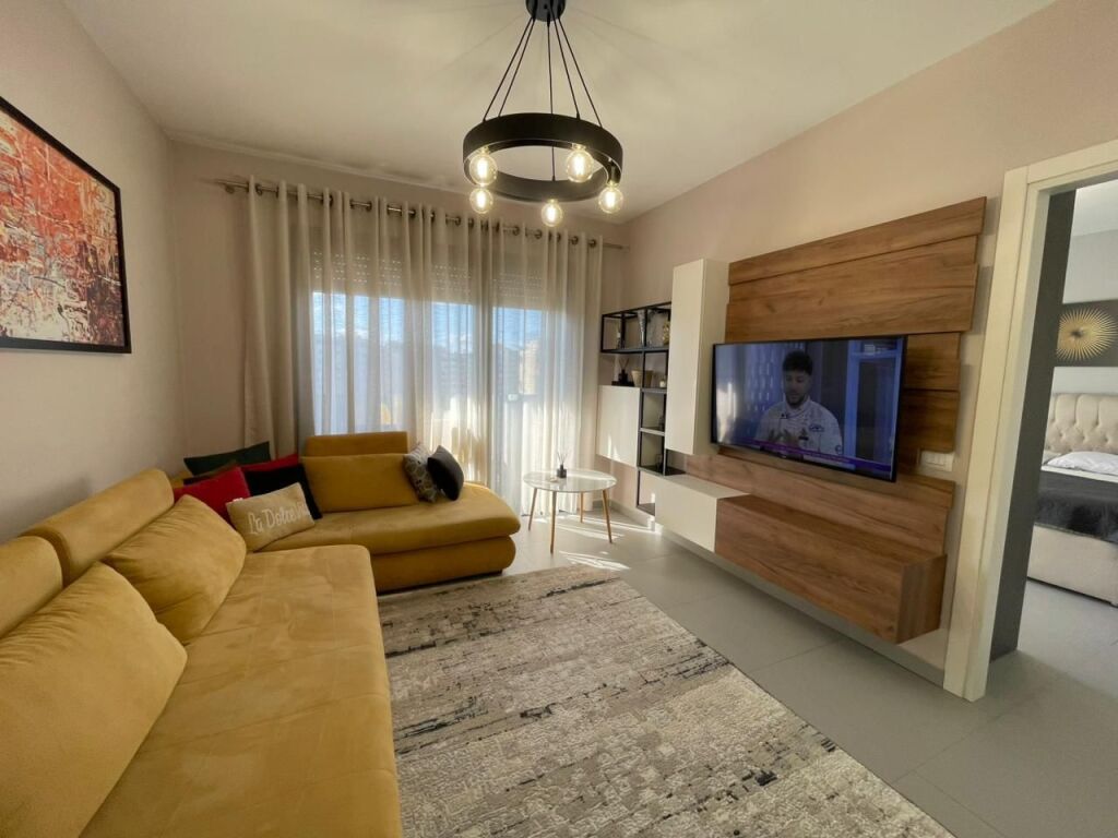Apartament 1+1 per qira tek Shushica tek Std. Dinamo.​