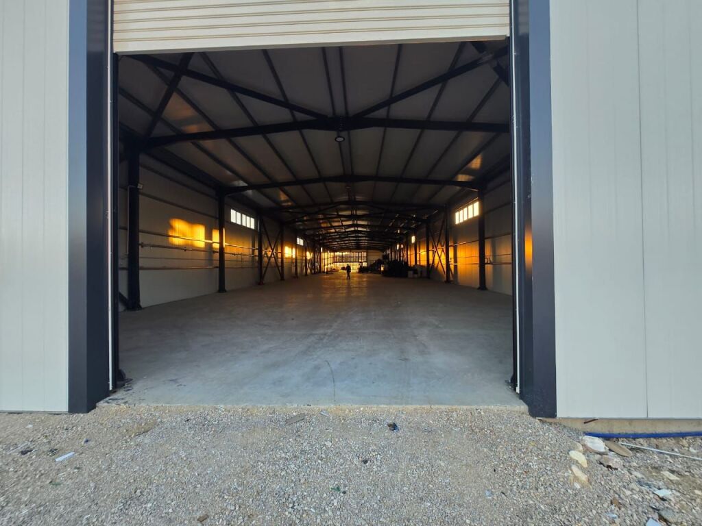 MAGAZZINO IN AFFITTO 1200 M2 FUSHE PREZE 2.800 EURO