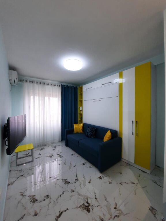 Monolocale arredato, 43 m2, Don Bosko di fronte alla chiesa, 450 mila lek
