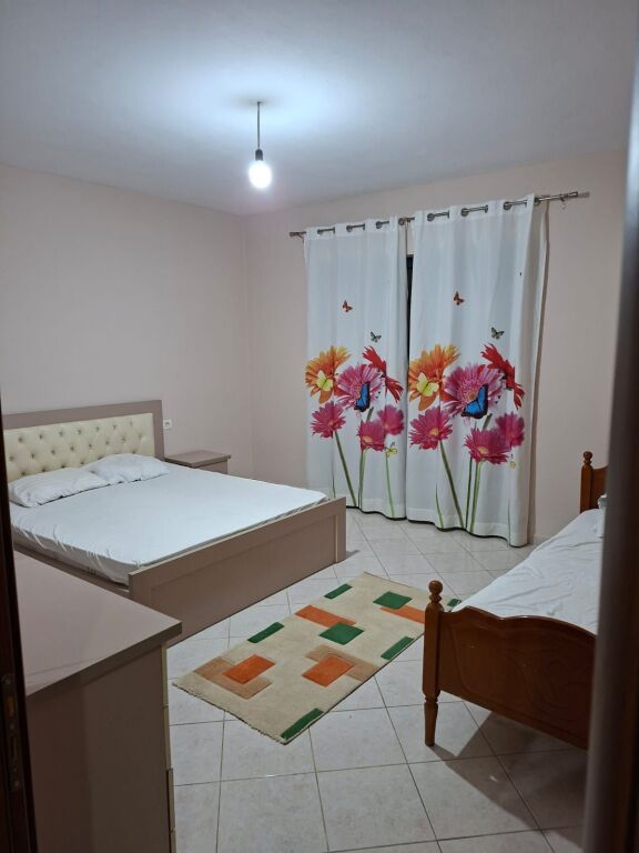 Jepet Apartament 1+1 me qira në Astir !