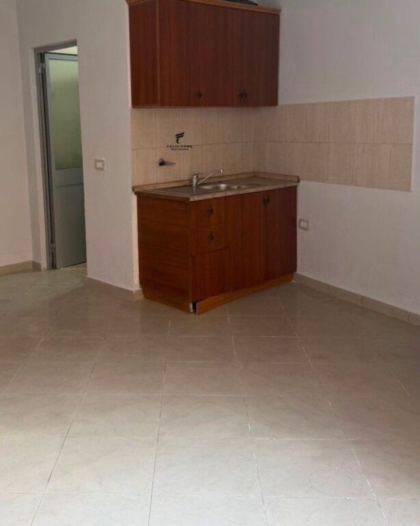 SHOP FOR RENT 40 M2 MINE PEZA 39,000 LEKE FH-57810