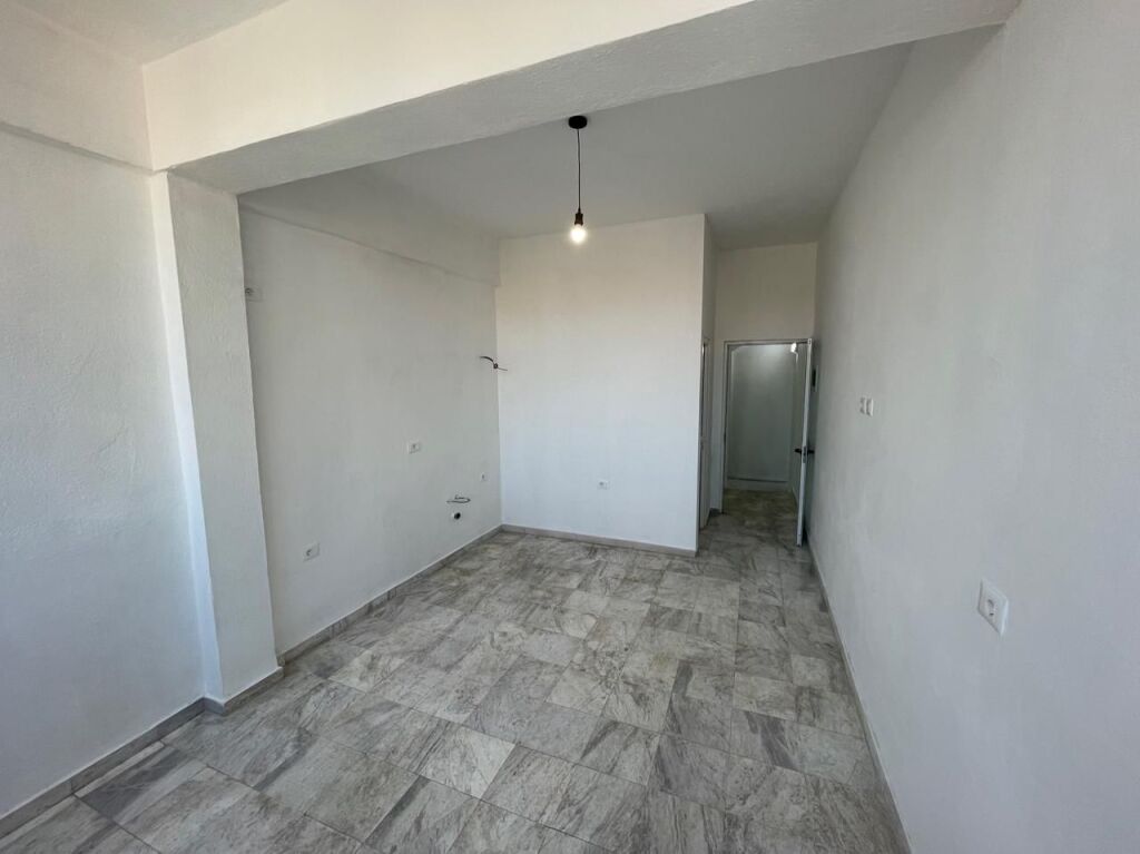 BUSINESS PREMISES FOR RENT 90 M2 SELVIA 70,000 LEKE