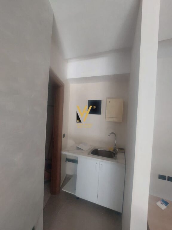 OFFICE 40 M2 FOR RENT AT PAZARI I RI 50,000 LEKE