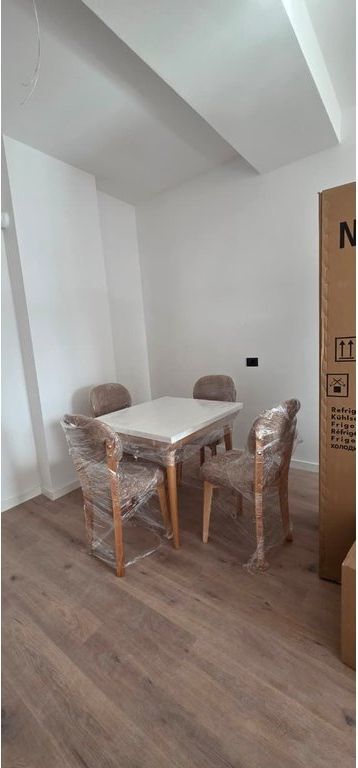Paskuqan, Ofrojmë për qira Apartament 1+1+ Verandë, Post parkimi!