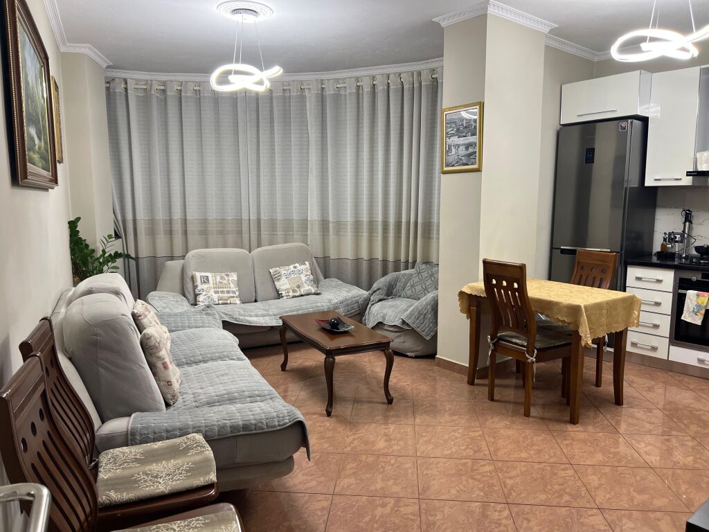 📍 Appartamento 2+1+2 in Affitto – Centro Tirana
