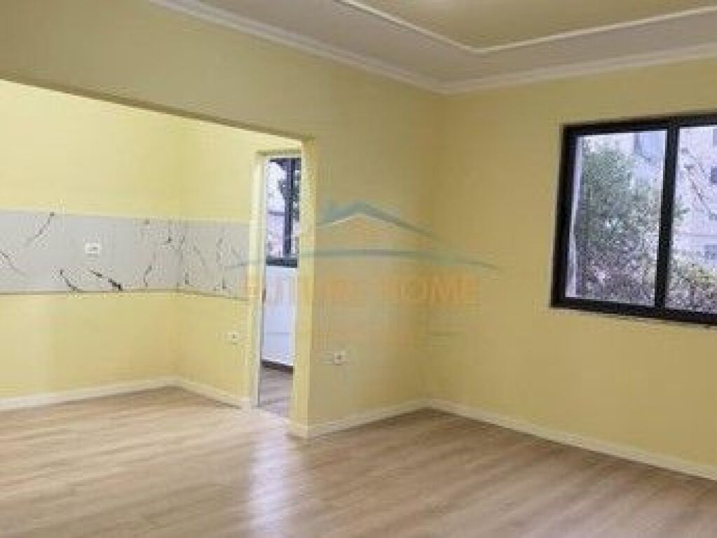 Shitet apartament 1+1 ,Shkolla Bajram Curri, Tirane