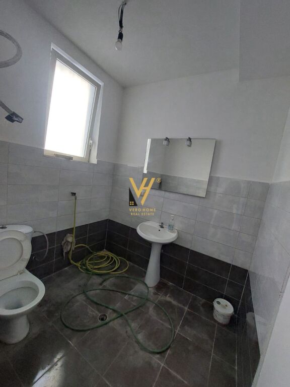 SHOP FOR RENT 100 M2 AT THE ELECTRIC MARKET 1,500 EURO