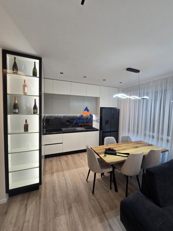 VENDESI APPARTAMENTO 2+1+BALCONE "COMPLESSO GREEN HARMONY, XHANFIZE KEKO" 270.000 EURO
