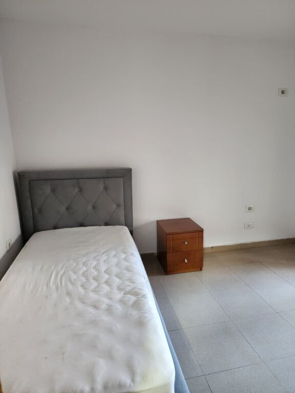 APARTAMENT 2+1 ME QERA TE VASIL SHANTO