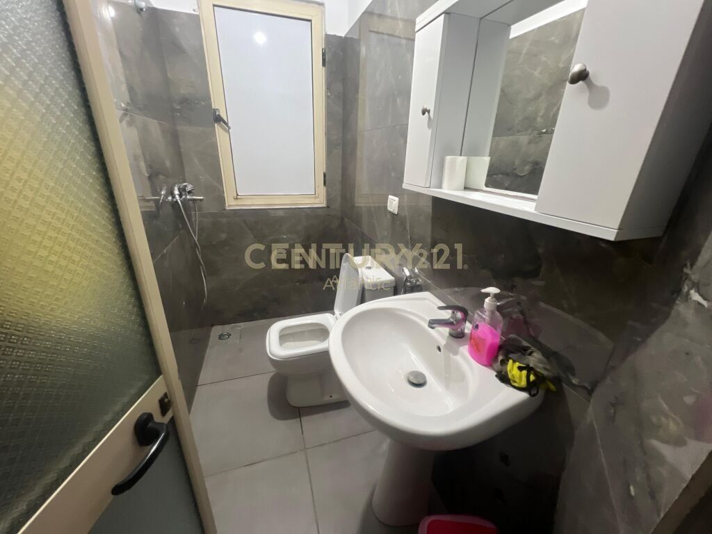 HOTEL ME QIRA TEK SHKEMBI I KAVAJES