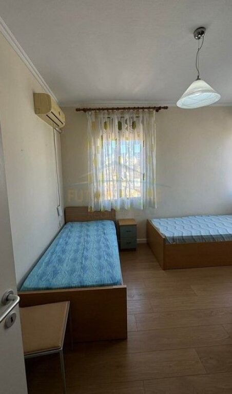 Jepet Me Qera , Apartament 2+1 , MOZAIKU , 21 Dhjetori , Tirane .