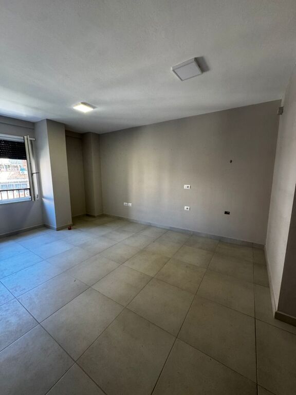 Locale Commerciale in Affitto – Nuovo Mercato !