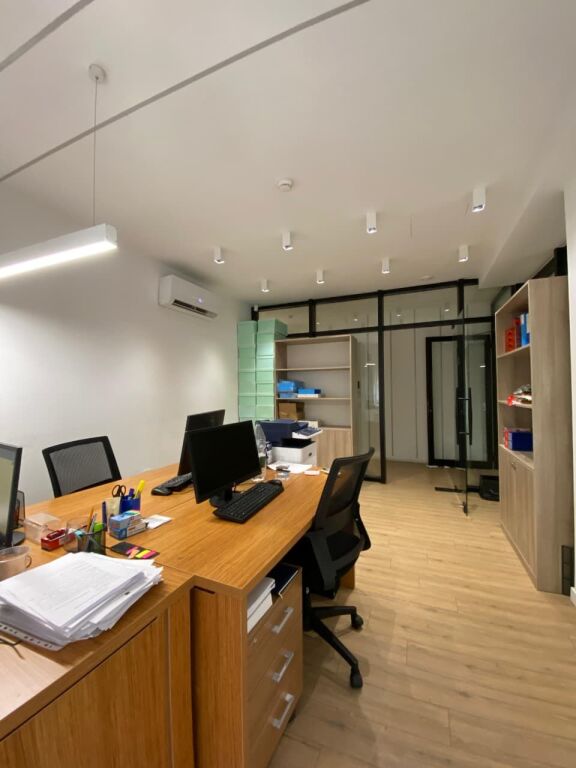 UFFICIO IN AFFITTO 200 M2 BOULEVARD ZOGU I PARE 270.000 LEKE