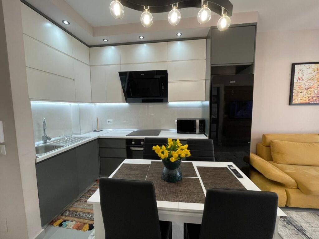 Apartament 1+1 per qira tek Shushica tek Std. Dinamo.​
