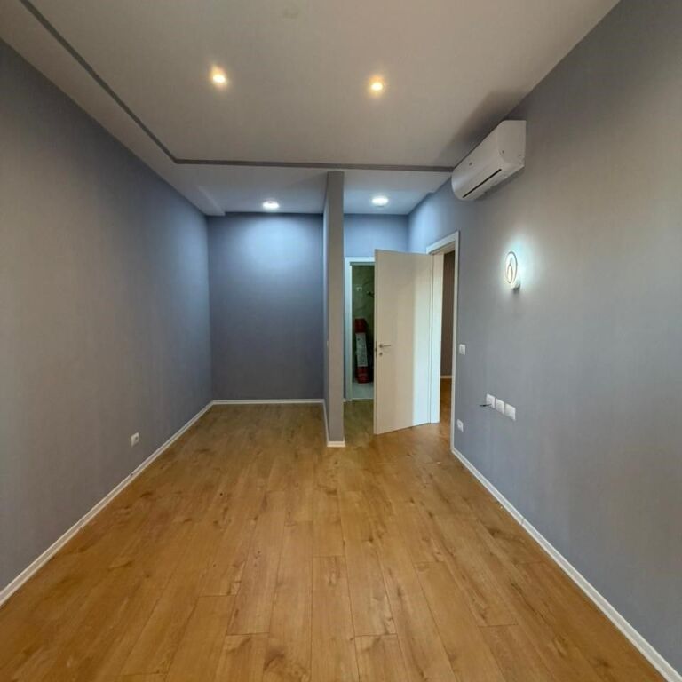 🏢 Locale Commerciale / Ufficio in Affitto – Garden Building ✨