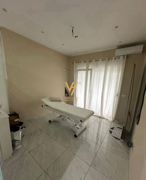 JEPET AMBIENT BIZNESI 70 M2 ME QIRA TE KOMUNA E PARISIT 65.000 LEKE