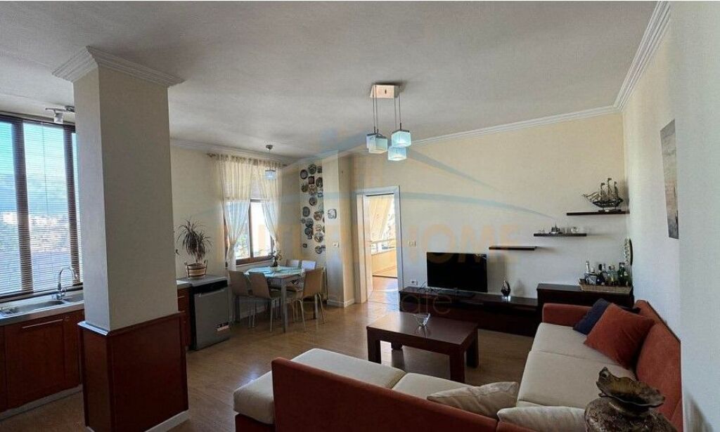 Jepet Me Qera , Apartament 2+1 , MOZAIKU , 21 Dhjetori , Tirane .