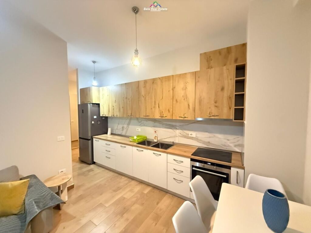 Apartament me qera 1+1+post parkimi prane Shkolles se Kuqe (ID B2101115) Tirane