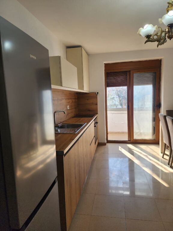 APARTAMENT 2+1 ME QERA TE VASIL SHANTO