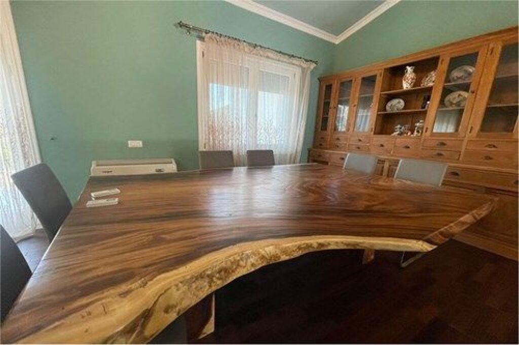 Villa individuale con cortile privato e piscina in affitto nella periferia di Tirana, villaggio Damjan.