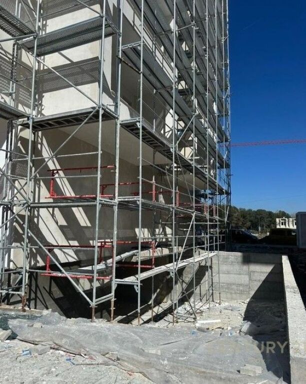GARZONIERE IN VENDITA NELLA RESIDENZA DION A QERRET POSIZIONATO A 200 METRI DAL MARE
