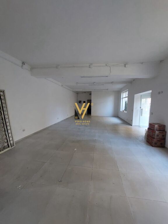 SHOP FOR RENT 100 M2 AT THE ELECTRIC MARKET 1,500 EURO