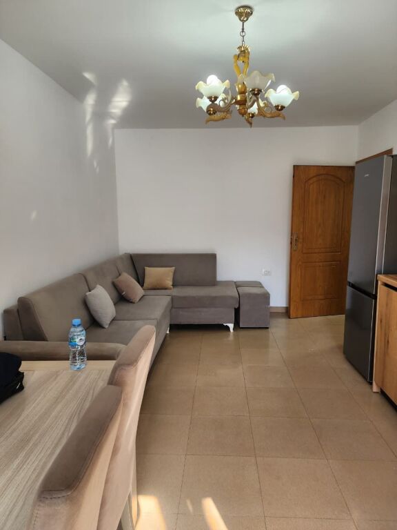 APARTAMENT 2+1 ME QERA TE VASIL SHANTO