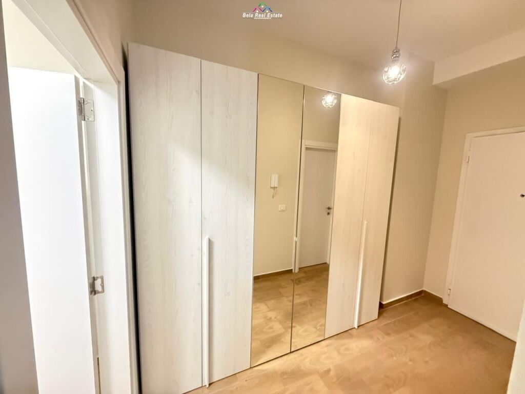 Apartament me qera 1+1+post parkimi prane Shkolles se Kuqe (ID B2101115) Tirane