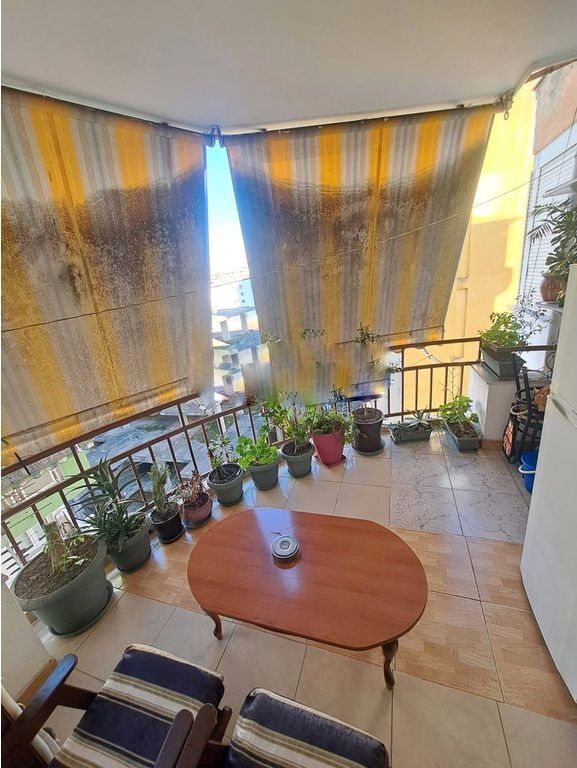 Shitet apartament në Bllok 2+1+2 , pamje &amp; dritë maksimale 320,000 €