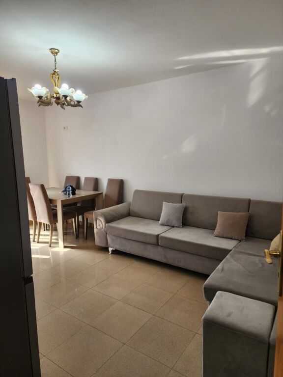 APARTAMENT 2+1 ME QERA TE VASIL SHANTO