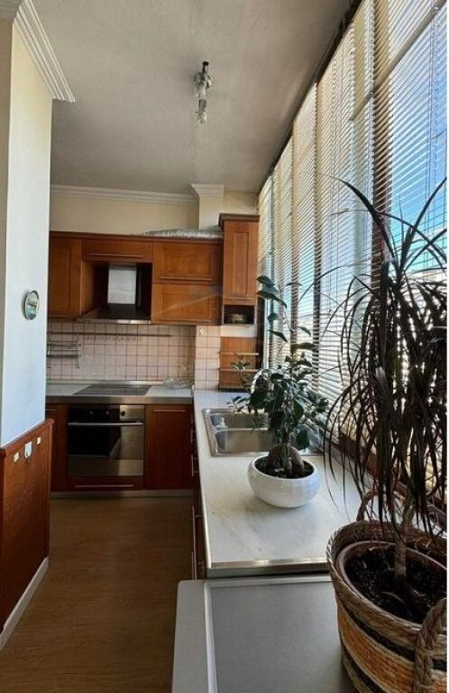 Jepet Me Qera , Apartament 2+1 , MOZAIKU , 21 Dhjetori , Tirane .