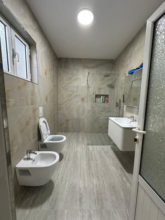 🏢Center, Barricades Street, studio apartment 40m2, furnished for rent. 50,000 LEKE    