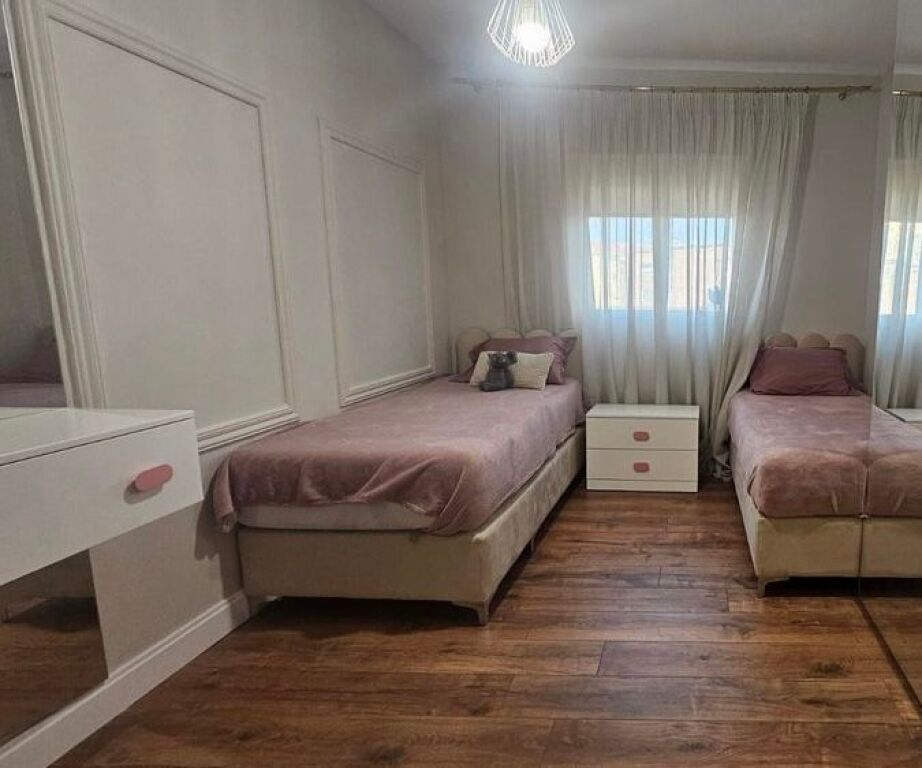 FOR RENT 2+1 APARTMENT AT BARRIKADAVE STREET !!