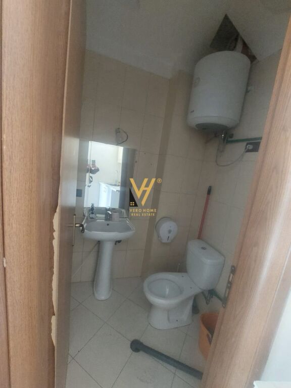 OFFICE 40 M2 FOR RENT AT PAZARI I RI 50,000 LEKE