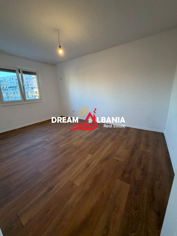 Shitet apartament 1+1 ne rrugen Kongresi i Manastirit, kryqezimi i Oxhakut (ID 4119468)