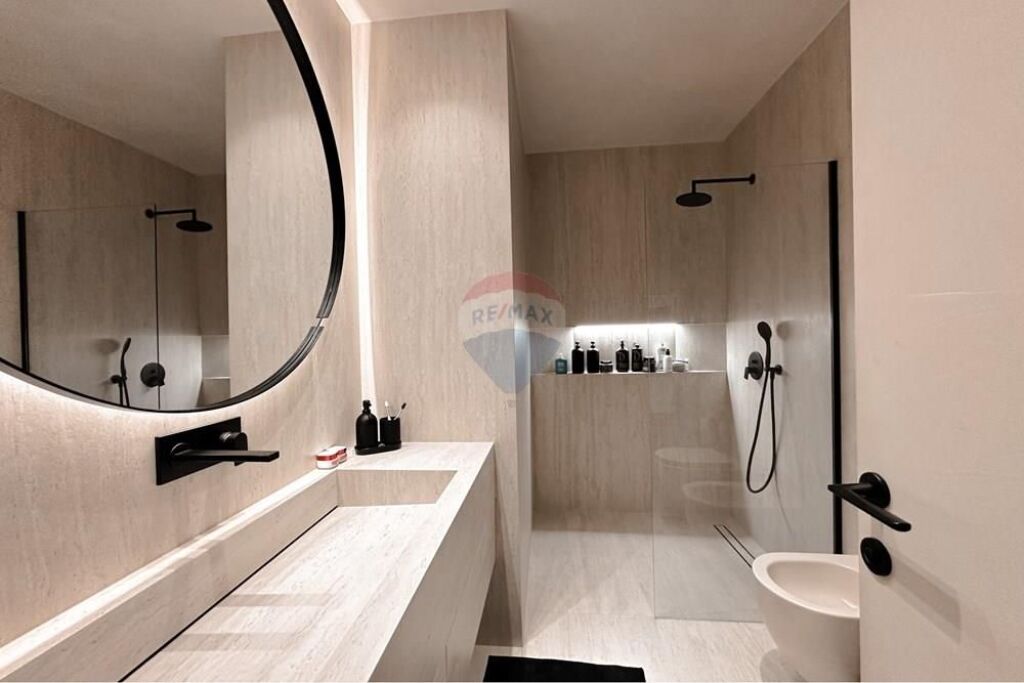 Appartamento di lusso in vendita con vista sul lago!