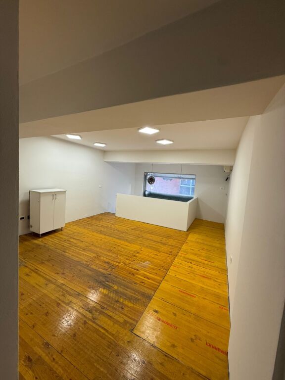 Negozio duplex in affitto, 55 m2, via Elbasan, 500 euro