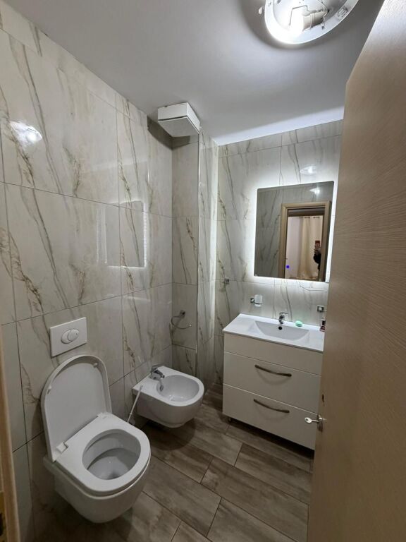 🏡 Apartament me Qira 🛏️ 2+1+2 📍 Pranë Kopshti Zoologjik i Tiranës💶 720€ / muaj