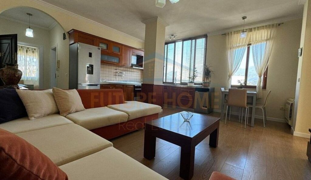 Jepet Me Qera , Apartament 2+1 , MOZAIKU , 21 Dhjetori , Tirane .