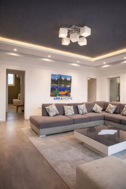 VILLA SU DUE PIANI IN AFFITTO "PORCELAN" 1200 EURO NETTI