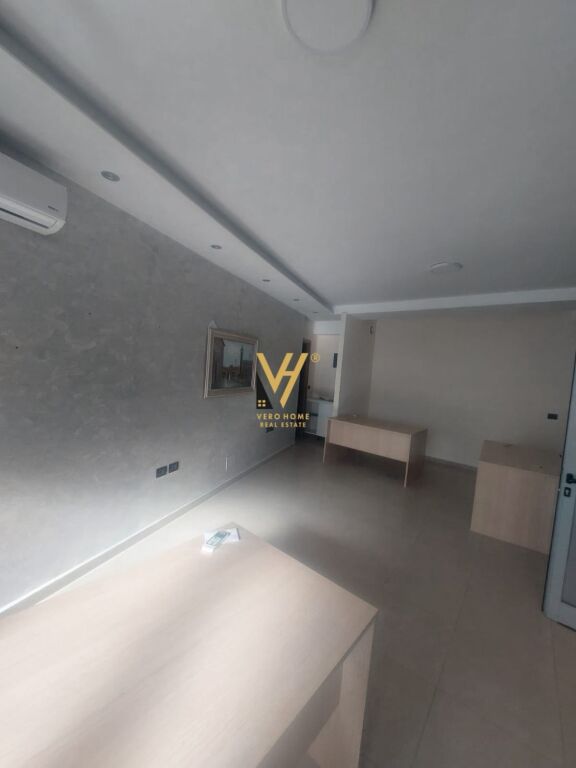 OFFICE 40 M2 FOR RENT AT PAZARI I RI 50,000 LEKE