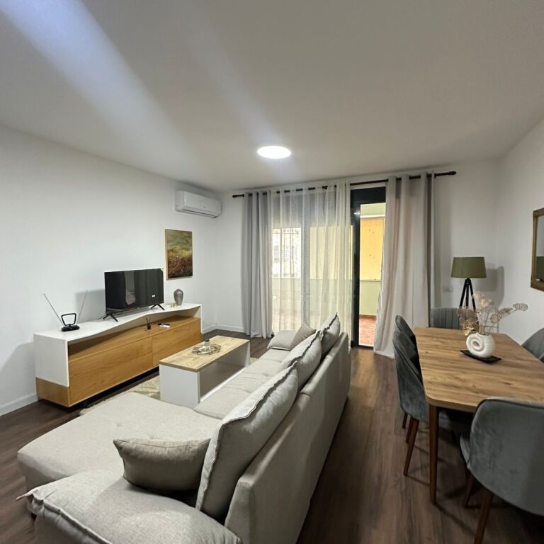 🏡 Apartament 3+1 me Qira – Komuna e Parisit ✨