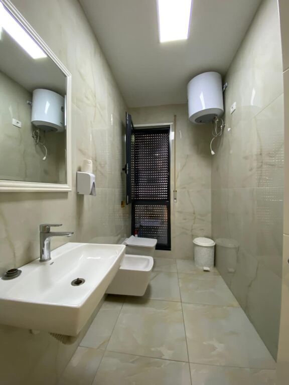 UFFICIO IN AFFITTO 200 M2 BOULEVARD ZOGU I PARE 270.000 LEKE
