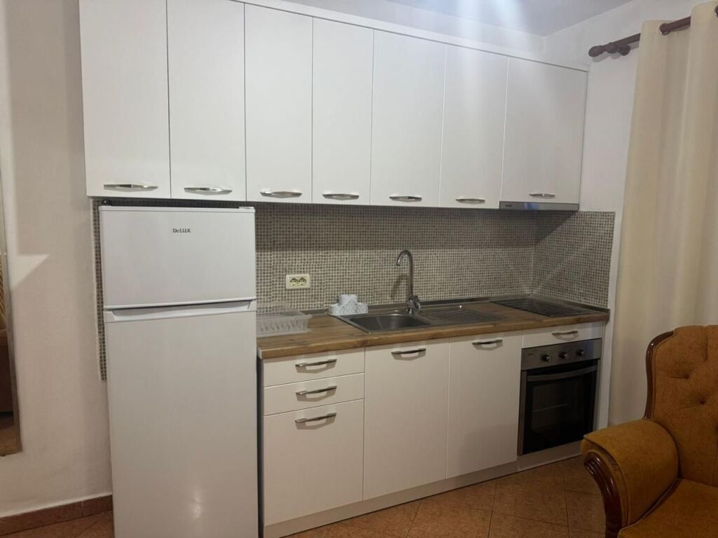 Jepet apartament me qera 1+1 ne Myslym Shyri , prane Bar Momo-45.000 leke