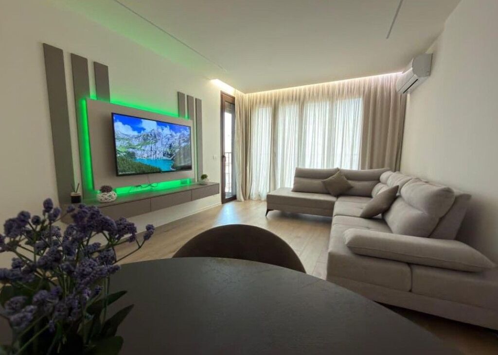 📌APARTAMENT 1+1 ME QERA NË QENDËR