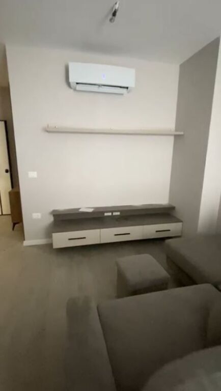 Appartamento 1+1 in affitto a Kupola, in un edificio nuovo con ascensore, molto vicino a Zoja e Këshillit të Mirë.