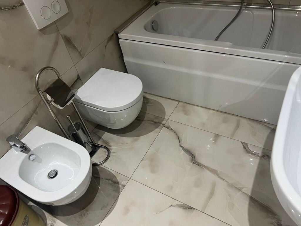 UFFICIO IN AFFITTO 142.4 M² + 2 POSTI AUTO – CENTRO TURDIU, POSIZIONE PREMIUM CENTRO TIRANA
