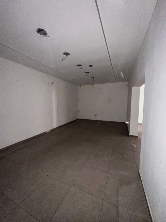 SHOP FOR RENT 306 M2 BLLOK 800,000 LEKE
